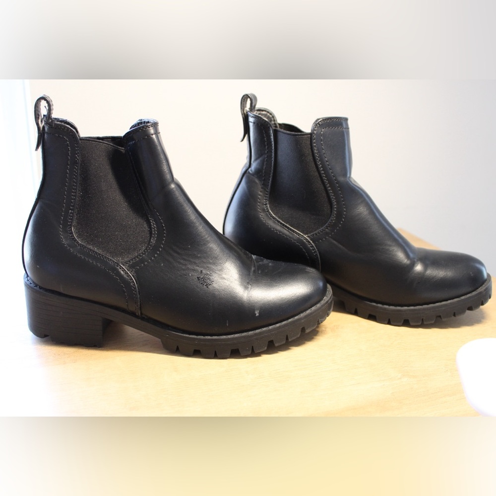 Solid cute boots, like your favorite little black dress. Slight wear. Loved them
